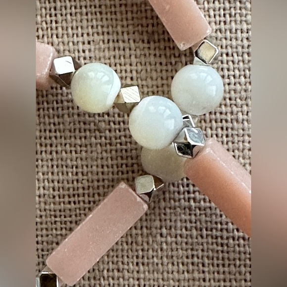 18 inch Mother of Pearl Choker and Pink Conch Shell bead necklace NWOT - Picture 3 of 13